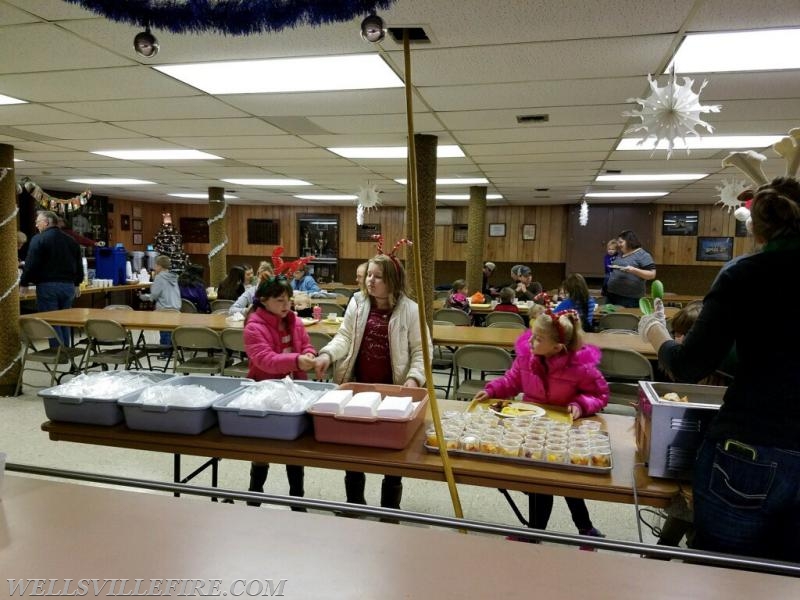 Breakfast with Santa 12-2-17 photos by Connie Ehrhart